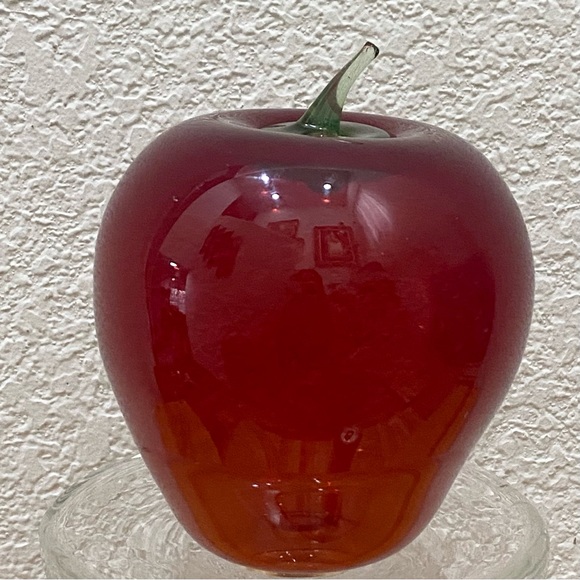 Vintage Handblown 4.5” Red Apple Art Glass Fruit Decor - Picture 2 of 7
